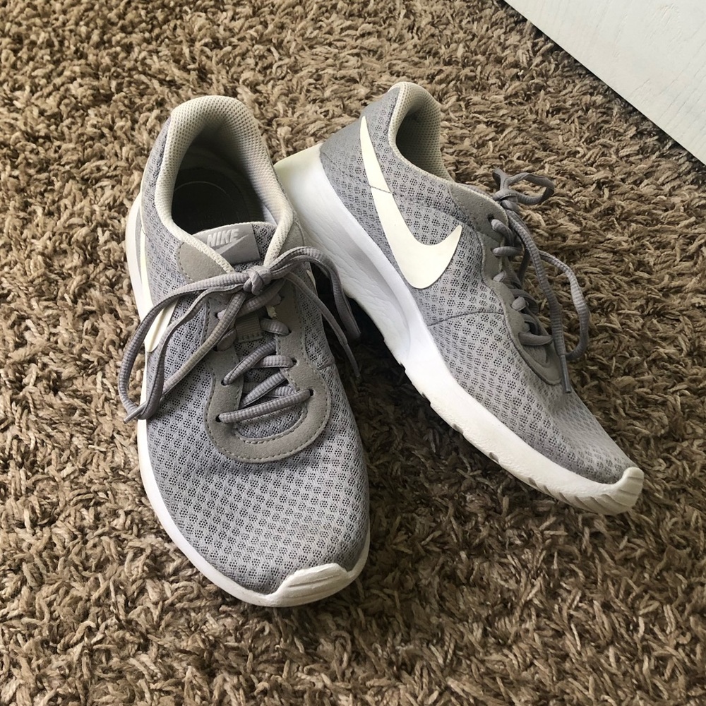 Women’s Nike Tennis Shoes Size 8